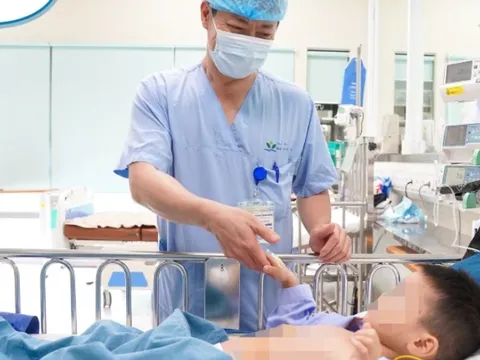 Bé trai Nam Định bị xe ba bánh chèn qua người đang hồi phục tốt
