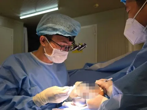 Bệnh viện dã chiến Việt Nam cấp cứu thành công ca tổn thương phức tạp gần đứt lìa ngón tay