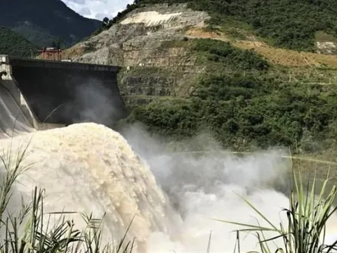 Hàng loạt hồ chứa thủy điện ở Nghệ An vận hành xả lũ