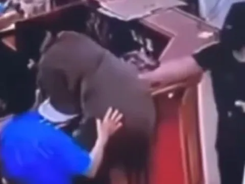 Bộ Y tế vào cuộc vụ người nhà hành hung nhân viên y tế tại Nghệ An