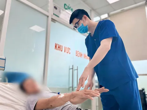 Sốt cao, co cứng toàn thân do sốc nhiệt sau nhiều giờ làm việc ngoài trời nắng