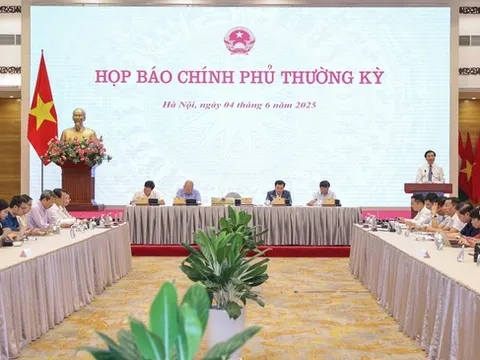 Thủ tướng: không lùi bước trước khó khăn, hành động quyết liệt hơn, trọng tâm hơn.