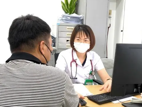 Đau bụng kéo dài, bệnh nhân phát hiện sán dài 3m trong cơ thể