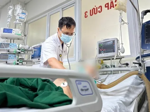Sau mũi tiêm chữa đau vai-gáy không bảo đảm, bệnh nhân bị liệt tứ chi