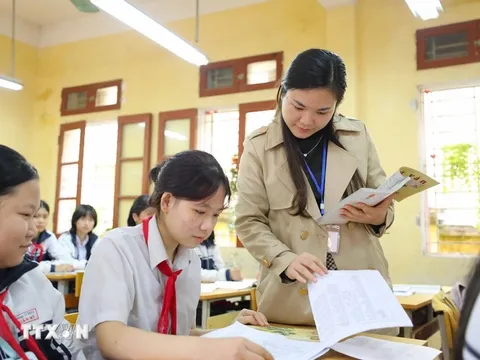 Lương của nhà giáo được xếp cao nhất trong hệ thống thang bậc lương hành chính sự nghiệp