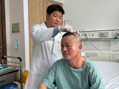 Phẫu thuật u não khẩn cấp thành công cho du khách ngay trên đảo
