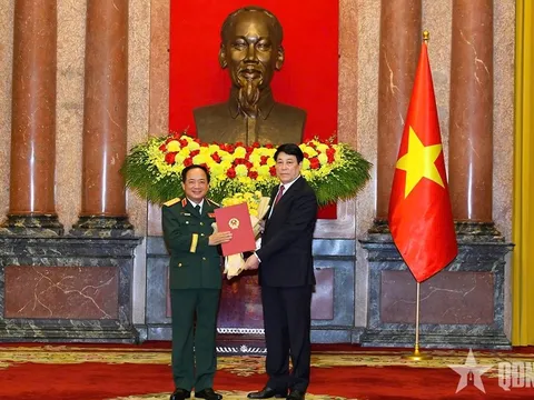 Chủ tịch nước trao Quyết định thăng quân hàm; cấp bậc hàm Đại tướng, Thượng tướng đối với các đồng chí sĩ quan Quân đội nhân dân và Công an nhân dân