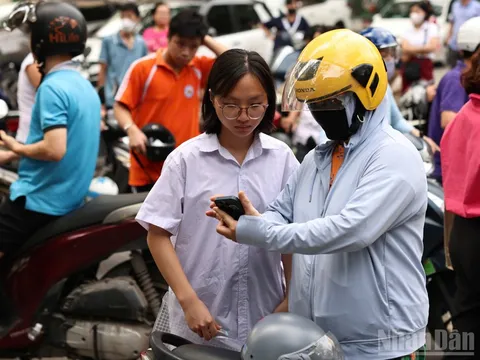 Lịch nộp lệ phí xét tuyển đại học, cao đẳng năm 2025