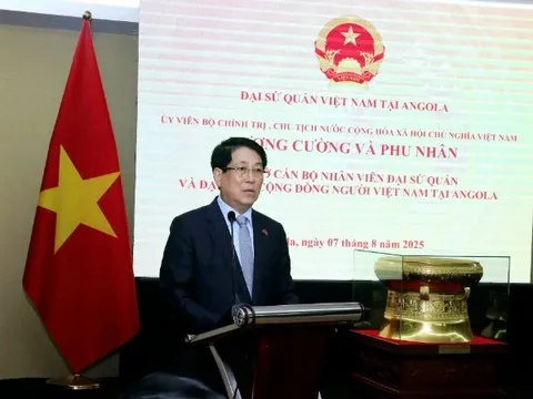 Chủ tịch nước Lương Cường gặp gỡ cán bộ, nhân viên Đại sứ quán và cộng đồng người Việt Nam tại Angola