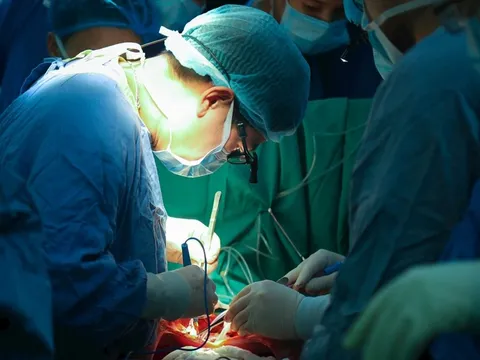 Lần đầu tiên Việt Nam ghép thành công đồng thời tim - phổi cho bệnh nhân suy đa tạng