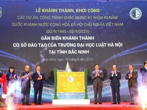 Phó Thủ tướng Lê Thành Long dự Lễ gắn biển khánh thành Cơ sở đào tạo của Trường đại học Luật Hà Nội tại Bắc Ninh