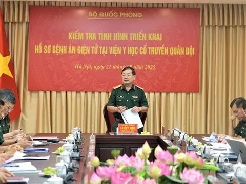 Thượng tướng Lê Huy Vịnh kiểm tra tình hình triển khai hồ sơ bệnh án điện tử tại các bệnh viện