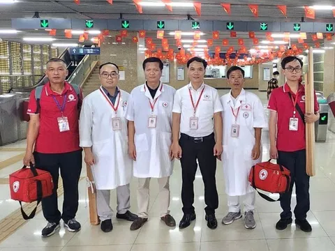 Tổ sơ cấp cứu Trung ương Hội Chữ thập đỏ Việt Nam góp phần bảo đảm sức khỏe cho người dân dịp lễ kỷ niệm A80