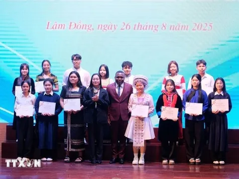 Gần 3 tỷ đồng học bổng Vallet trao tặng học sinh, sinh viên vượt khó
