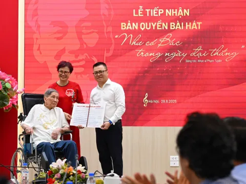 Báo Nhân Dân tiếp nhận bản quyền bài hát “Như có Bác trong ngày đại thắng”