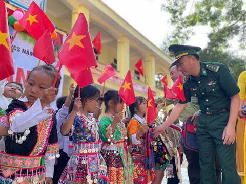 Vùng lũ vào năm học mới