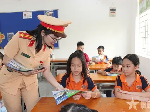 Hà Nội: Đẩy mạnh tuyên truyền an toàn giao thông cho học sinh