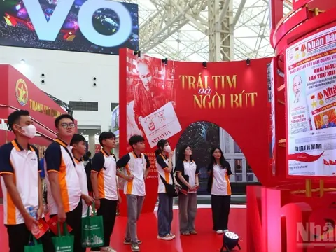 Hơn 6.000 tân sinh viên tham quan, trải nghiệm tại Triển lãm 80 năm hành trình Độc lập-Tự do-Hạnh phúc