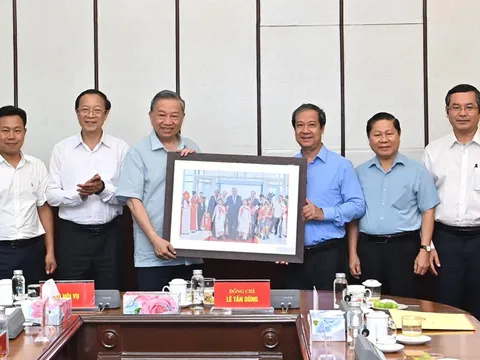 Tập trung triển khai hiệu quả Nghị quyết về đột phá phát triển giáo dục và đào tạo