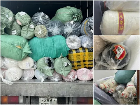 Hà Nội: Phát hiện xe tải chở hàng hóa không rõ nguồn gốc trên Quốc lộ 1B