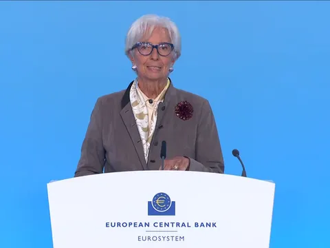 ECB giữ nguyên lãi suất