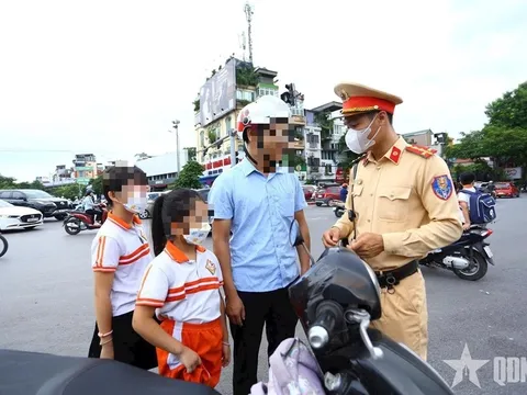 Cảnh sát giao thông Công an TP Hà Nội: Mở cao điểm tuyên truyền, kiểm tra, xử lý vi phạm đối với học sinh và phụ huynh tham gia giao thông