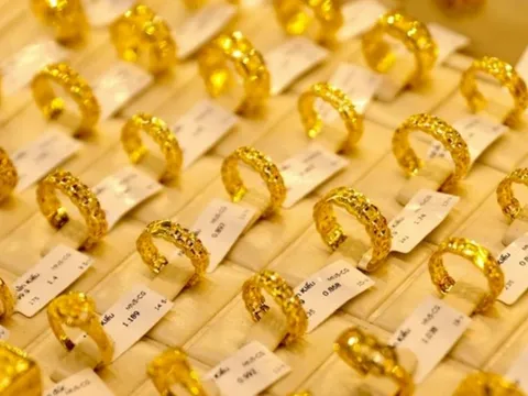Thủ tướng chỉ đạo ổn định thị trường vàng, thu hẹp chênh lệch giữa giá vàng quốc tế và trong nước