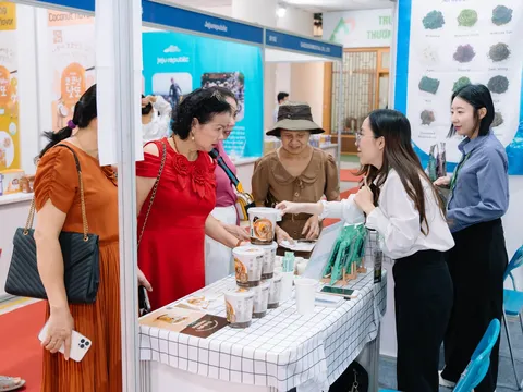 Hơn 100 gian hàng trưng bày tại Wellness Expo 2025 mang đến những giải pháp chăm sóc sức khỏe toàn diện