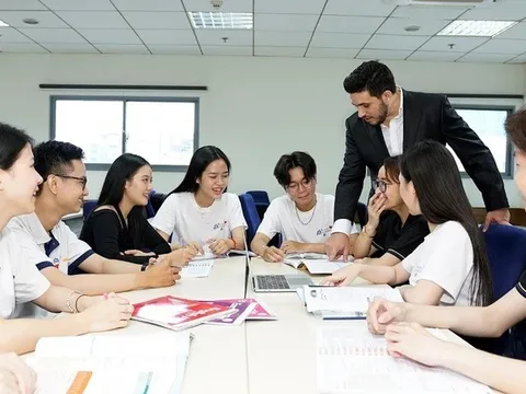 Thu hút chuyên gia, giảng viên người nước ngoài vào làm việc tại cơ sở giáo dục Việt Nam