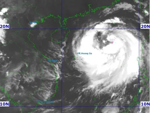 Bão số 11 cách đặc khu Hoàng Sa khoảng 530km
