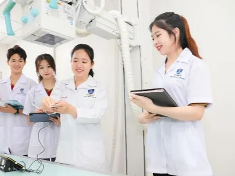 Kiểm định chất lượng giáo dục: Từ ‘người gác cổng’ đến ‘người đồng hành’