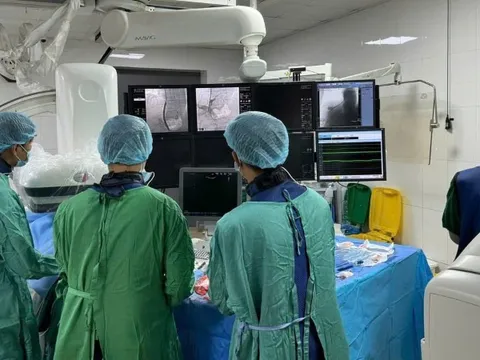 Bộ Y tế đề xuất tăng phụ cấp gấp 3 lần cho bác sĩ phẫu thuật