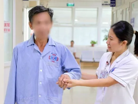 Ứng dụng công nghệ vi phẫu hiện đại, cứu bệnh nhân u tủy cổ khỏi nguy cơ liệt tứ chi