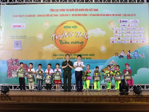 Trăng muộn trên đảo Cô Tô