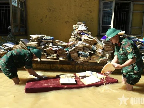 Thủ tướng: Đánh giá, khắc phục thiệt hại do bão số 11 gây ra đối với ngành Giáo dục, sớm đưa học sinh trở lại trường học
