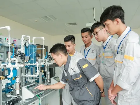 Chuẩn nghề nghiệp giáo viên giảng dạy trình độ trung cấp nghề