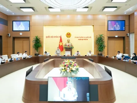 Phiên họp thứ 50 của Ủy ban Thường vụ Quốc hội: Đánh giá kỹ tác động đến an toàn nợ công