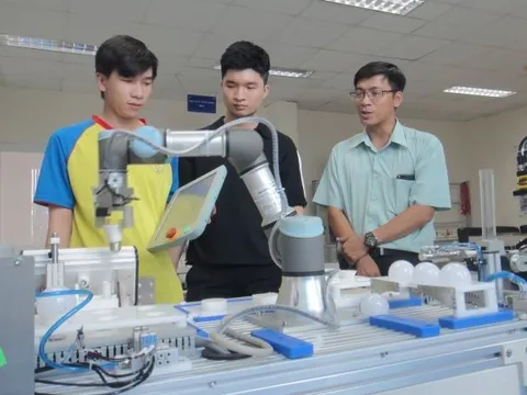 Đào tạo nguồn nhân lực theo yêu cầu thực tiễn