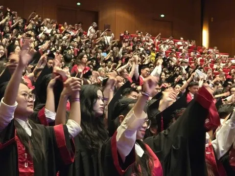 Bộ GD&ĐT tạm hoãn sắp xếp trường đại học, nghề nghiệp để chờ đề án mới