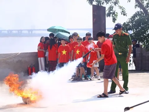 Công an TP Hà Nội tập huấn kỹ năng cứu người đuối nước cho học sinh