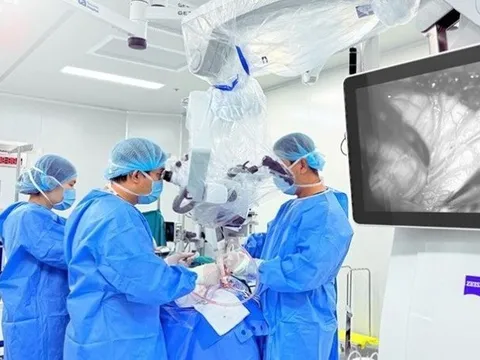 Yếu, run tay nhiều năm, có thể bạn mắc phải căn bệnh hiếm gặp này