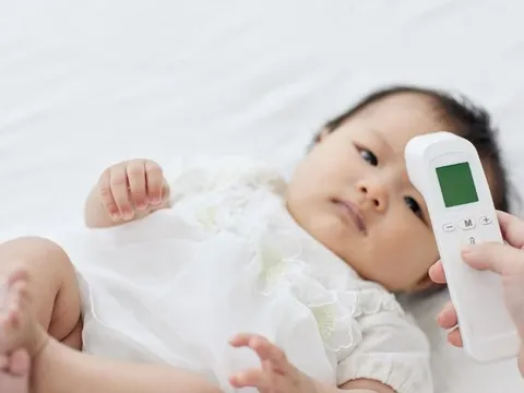 Bác sĩ cảnh báo nguy hiểm của trào lưu không dùng thuốc hạ sốt
