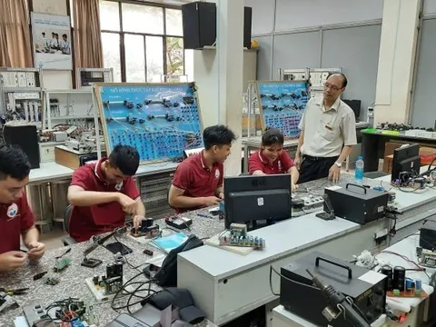 Cấp bách đào tạo nguồn nhân lực chất lượng cao