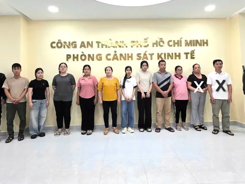 Khởi tố 11 đối tượng sản xuất, buôn bán nước hoa giả, thu lời bất chính trên 15 tỷ đồng