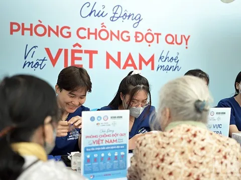 Hàng nghìn người dân Thủ đô được khám sàng lọc đột quỵ miễn phí