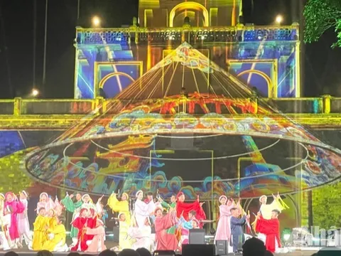 Bạn bè quốc tế khám phá văn hóa Việt tại “Ngôi nhà chung”