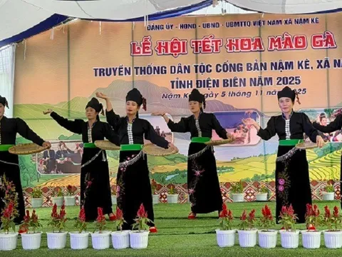 Rộn ràng Lễ hội Tết hoa mào gà của dân tộc Cống ở Nậm Kè