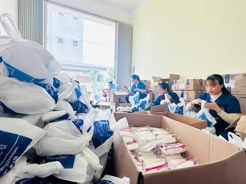 Hỗ trợ khẩn cấp 3 tấn thuốc chữa bệnh cho đồng bào bị thiệt hại nặng nề ở vùng lũ miền Trung