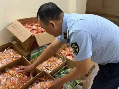 Thành phố Hồ Chí Minh: Phát hiện nhiều thực phẩm đóng gói không rõ nguồn gốc, xuất xứ