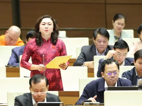 Đề xuất chính sách đãi ngộ và đào tạo nhân lực y tế “từ sớm, từ xa”